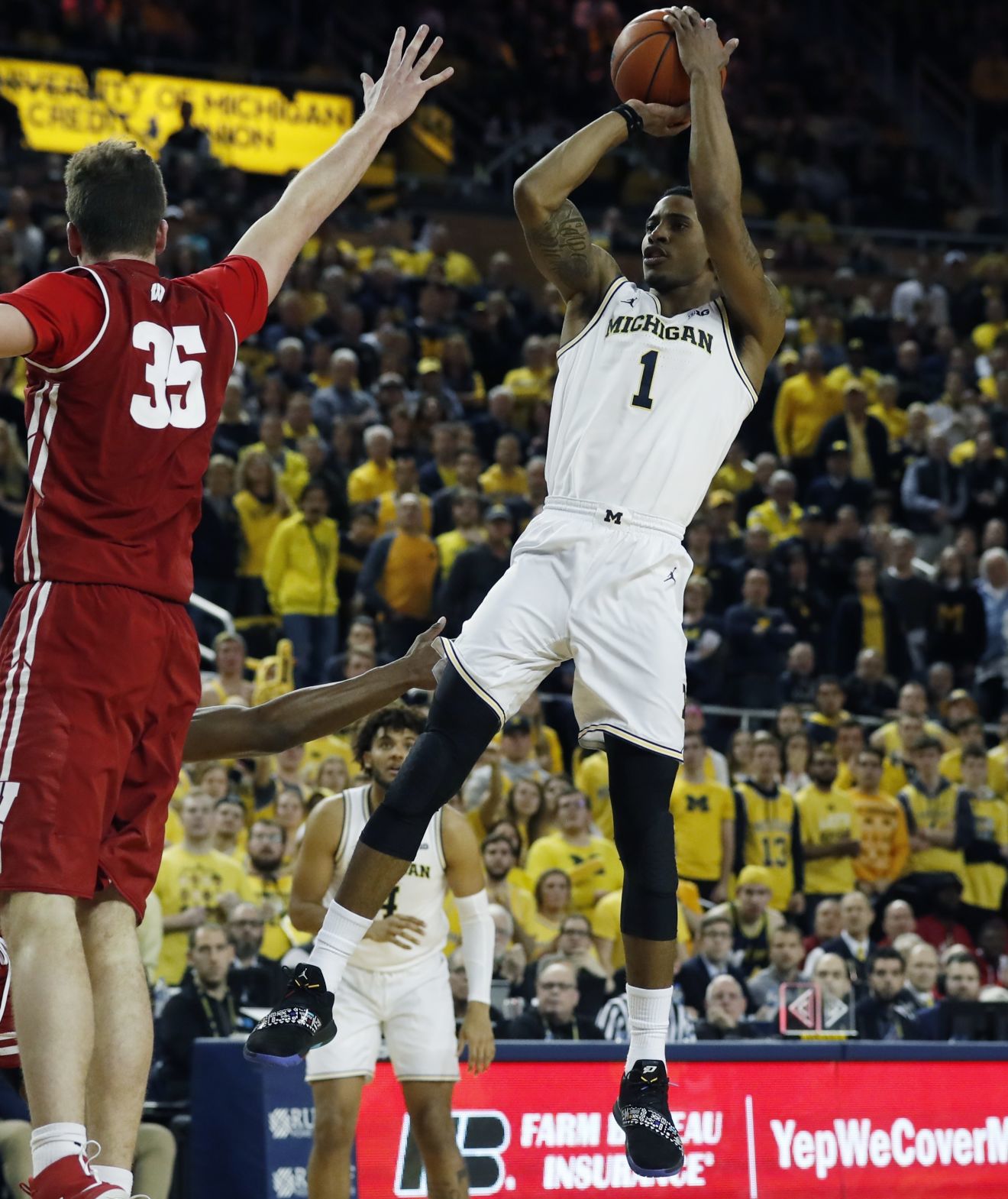 No. 7 Wolverines 61, No. 19 Badgers 52
